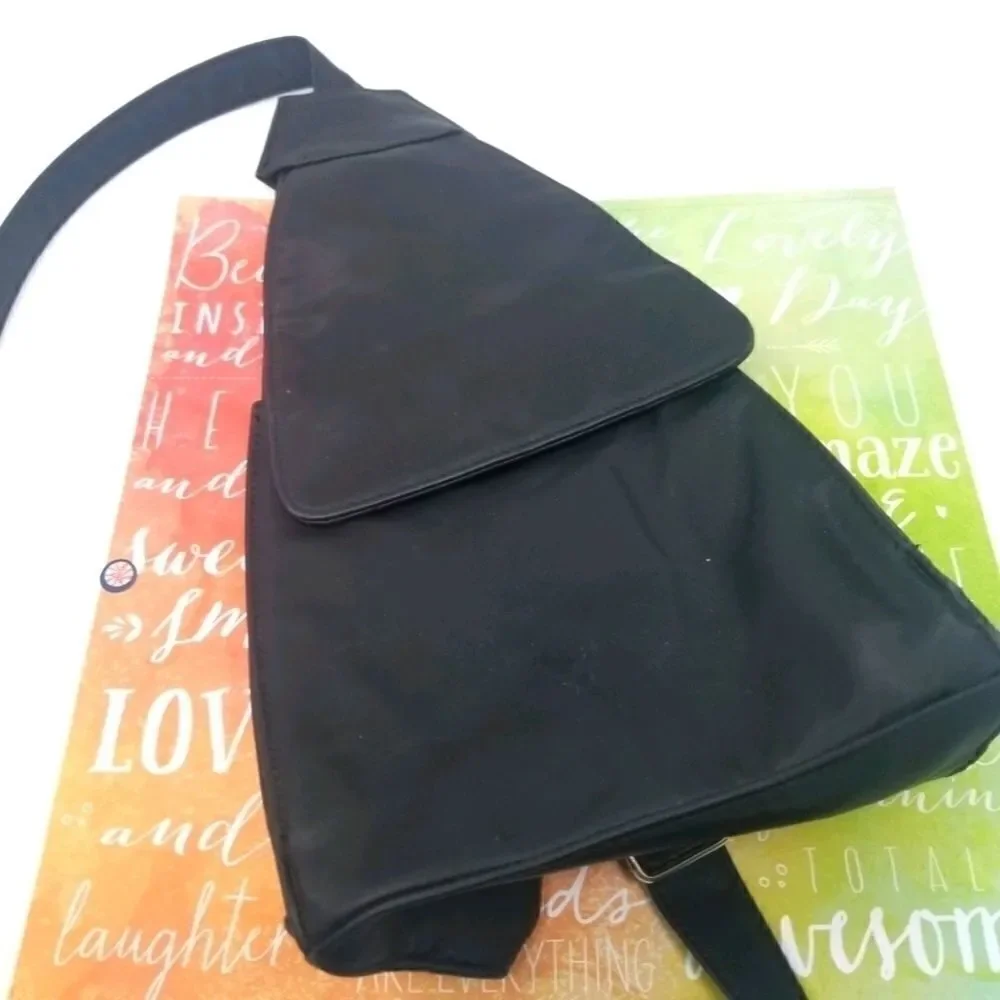 BLACK AMPLIFY SLING PACK - Picture 1 of 7